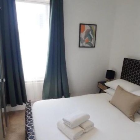 Charming Tower Bridge Apartment Лондон Екстер'єр фото