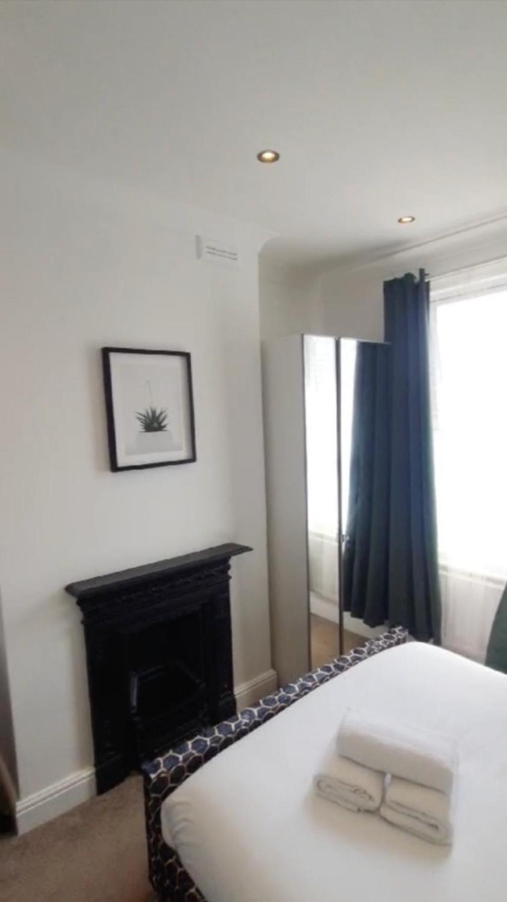 Charming Tower Bridge Apartment Лондон Екстер'єр фото